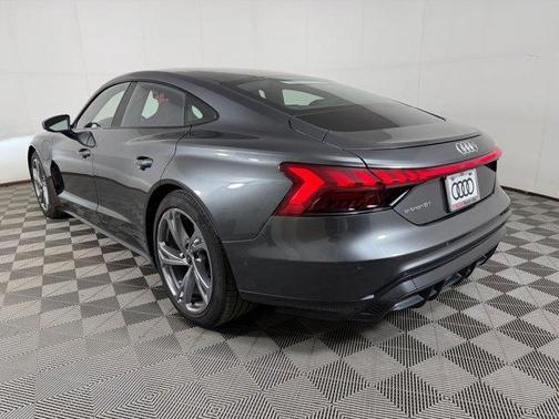 Daytona Gray Pearl Effect 2023 Audi e-tron GT Prestige