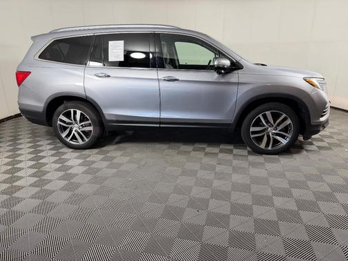 Gray 2017 Honda Pilot Touring