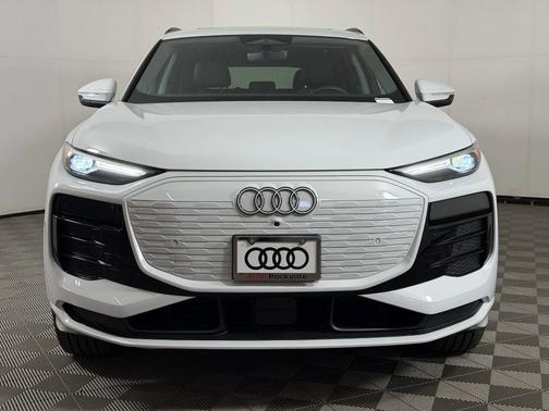 Glacier White Metallic 2025 Audi Q6 e-tron Premium