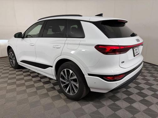 Glacier White Metallic 2025 Audi Q6 e-tron Premium
