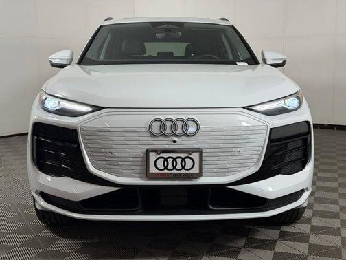 Glacier White Metallic 2025 Audi Q6 e-tron Premium