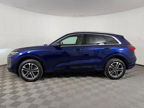 Navarra Blue Metallic 2025 Audi Q5 2.0T quattro Premium
