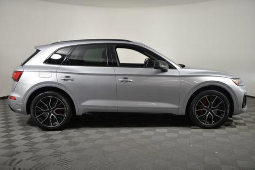 Photo 3 of 32 of 2023 Audi SQ5 3.0T Premium