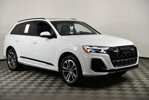 Glacier White Metallic 2026 Audi Q7 45 Premium