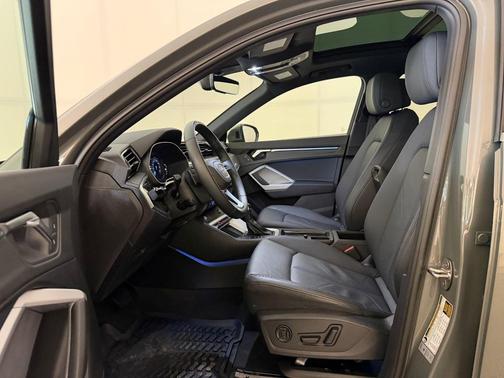 Chronos Gray Metallic 2024 Audi Q3 45 S line Premium
