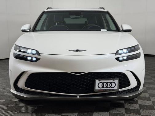 Uyuni White 2023 Genesis GV60 Performance