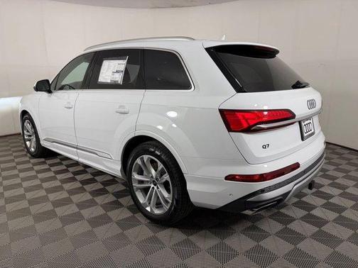 Glacier White Metallic 2026 Audi Q7 PLUS