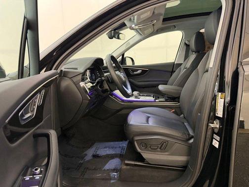 Mythos Black Metallic 2022 Audi Q7 55 Prestige