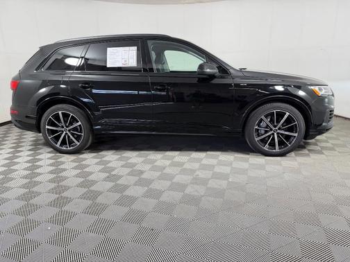 Mythos Black Metallic 2022 Audi Q7 55 Prestige