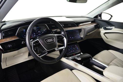 2019 Audi e-tron Premium Plus