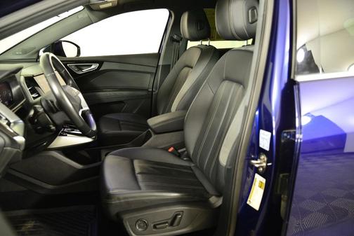 Navarra Blue Metallic 2023 Audi Q4 e-tron 40 Premium Plus