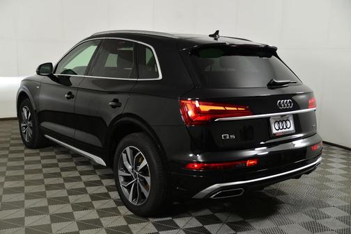 Mythos Black Metallic 2023 Audi Q5 45 S line Premium Plus
