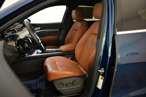 2023 Audi e-tron Premium Plus