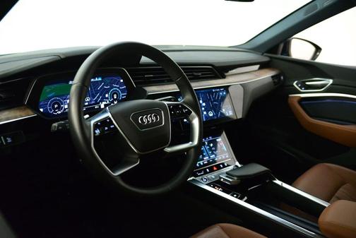 2023 Audi e-tron Premium Plus