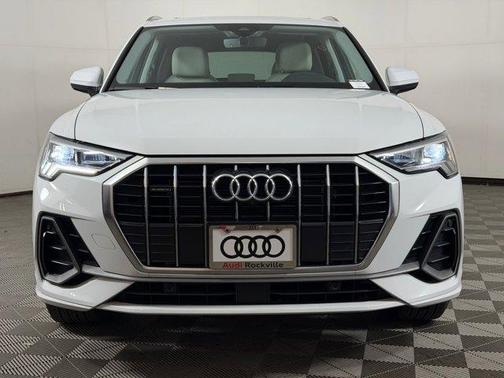 Glacier White Metallic 2024 Audi Q3 45 S line Premium