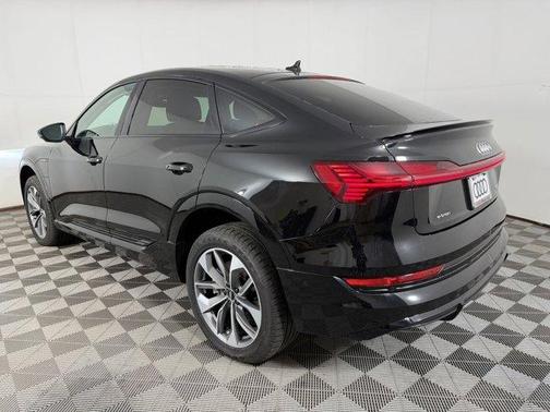 Mythos Black Metallic 2021 Audi e-tron Premium Plus