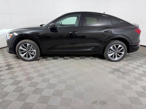 Mythos Black Metallic 2021 Audi e-tron Premium Plus