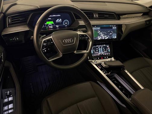 Mythos Black Metallic 2021 Audi e-tron Premium Plus
