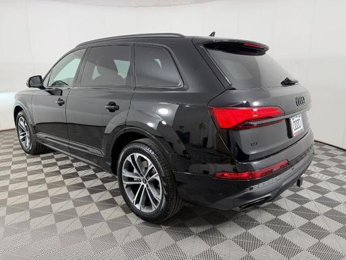 Mythos Black Metallic 2026 Audi Q7 45 Premium
