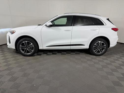 Arkona White 2025 Audi Q5 2.0T quattro Premium