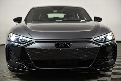 Daytona Gray Pearl Effect 2025 Audi RS e-tron GT performance