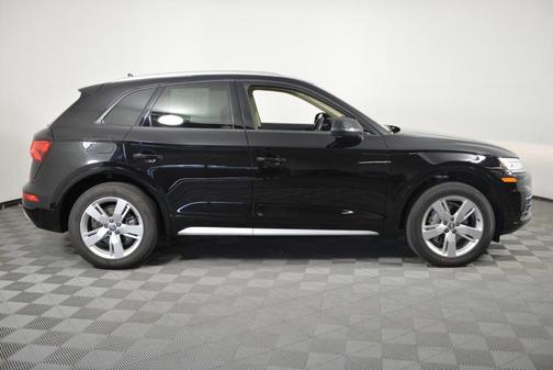 Photo 3 of 34 of 2018 Audi Q5 2.0T Tech Premium