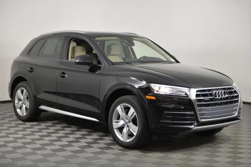 Photo 2 of 34 of 2018 Audi Q5 2.0T Tech Premium