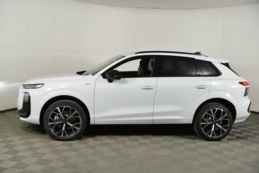 Glacier White Metallic 2026 Audi Q3 S line