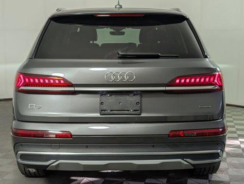 2024 Audi Q7 45 Premium Plus