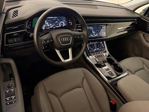 Navarra Blue Metallic 2023 Audi Q7 45 Premium