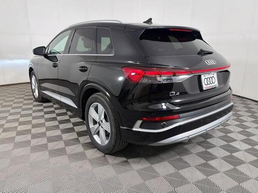 Mythos Black Metallic 2025 Audi Q4 e-tron 55 quattro Premium