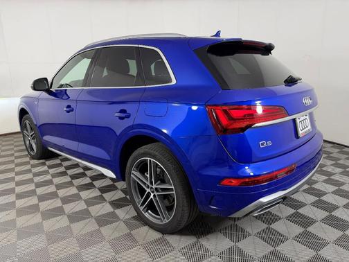 Ultra Blue Metallic 2023 Audi Q5 e 55 S line quattro Premium