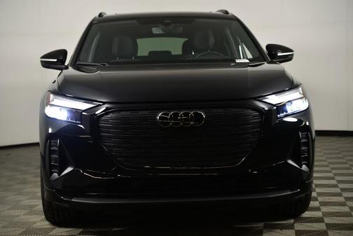 Mythos Black Metallic 2025 Audi Q4 e-tron 45 Premium
