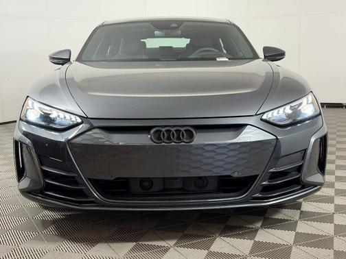 Daytona Gray Pearl Effect 2023 Audi e-tron GT Premium Plus