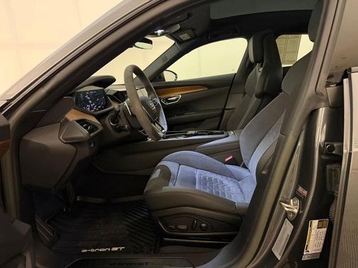 Daytona Gray Pearl Effect 2023 Audi e-tron GT Premium Plus