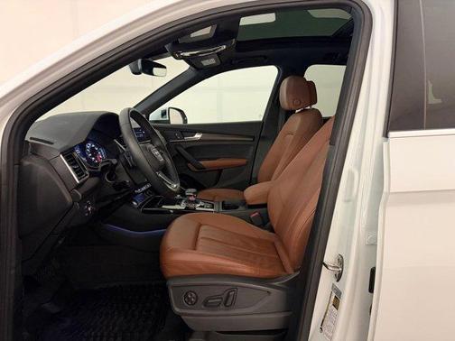 Glacier White Metallic 2024 Audi Q5 40 Premium