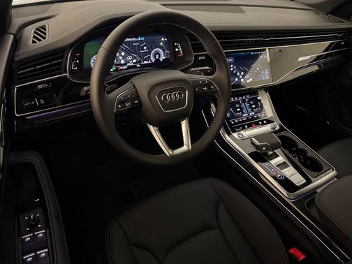 Daytona Gray Pearl 2026 Audi Q8 Premium Plus