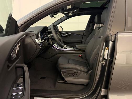 Daytona Gray Pearl 2026 Audi Q8 Premium Plus