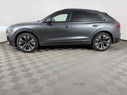 Daytona Gray Pearl 2026 Audi Q8 Premium Plus