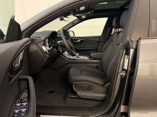 Daytona Gray Pearl 2026 Audi Q8 Premium Plus