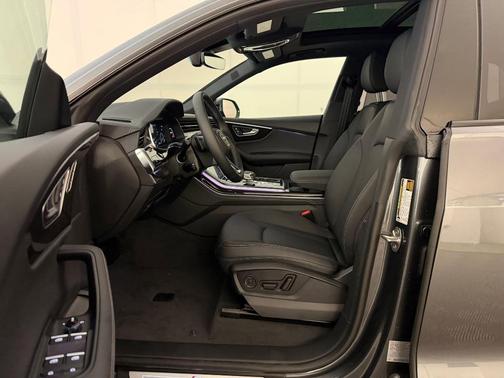 Daytona Gray Pearl 2026 Audi Q8 Premium Plus