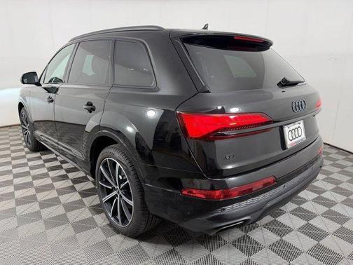 Mythos Black Metallic 2025 Audi Q7 45 Premium Plus