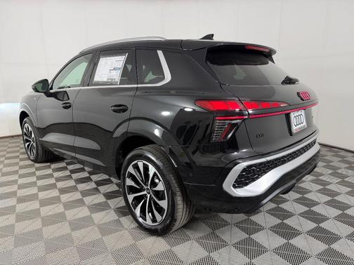 Mythos Black Metallic 2026 Audi Q3 S line