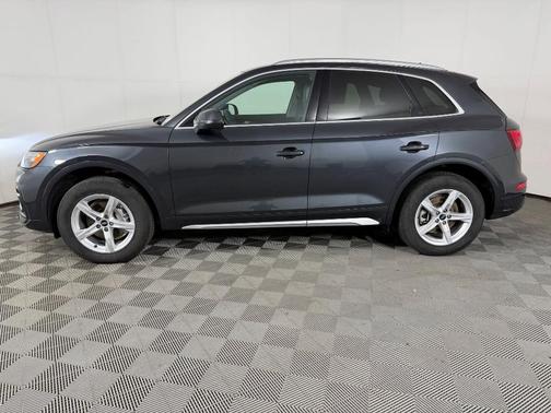 Manhattan Gray Metallic 2023 Audi Q5 40 Premium