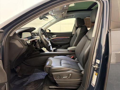 Plasma Blue Metallic 2021 Audi e-tron Prestige