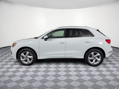 Glacier White Metallic 2022 Audi Q3 40 Premium