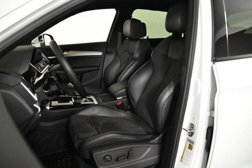 Glacier White Metallic 2023 Audi Q5 e 55 S line quattro Premium