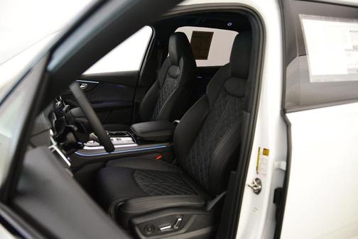 2026 Audi SQ7 4.0T Premium Plus