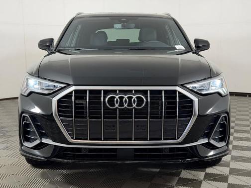 Mythos Black Metallic 2025 Audi Q3 45 S line Premium