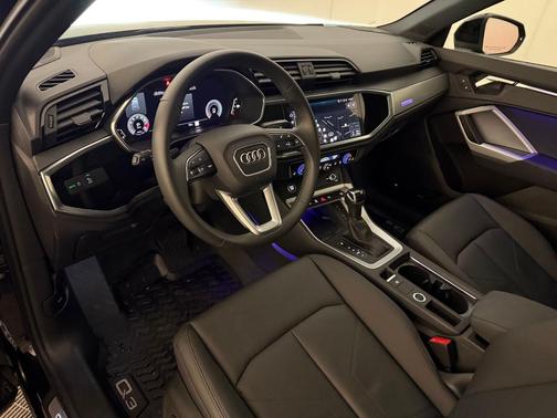 Mythos Black Metallic 2025 Audi Q3 45 S line Premium